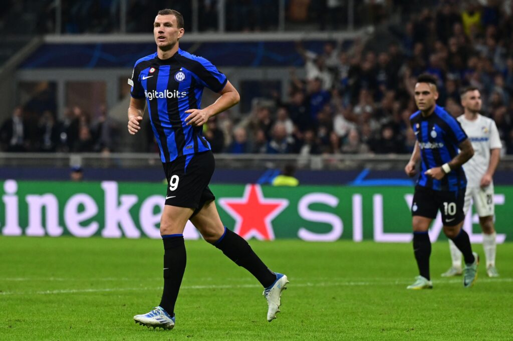 Dzeko faz dois, Inter arrasa o Bologna e mostra força após saída de Lukaku  - Superesportes