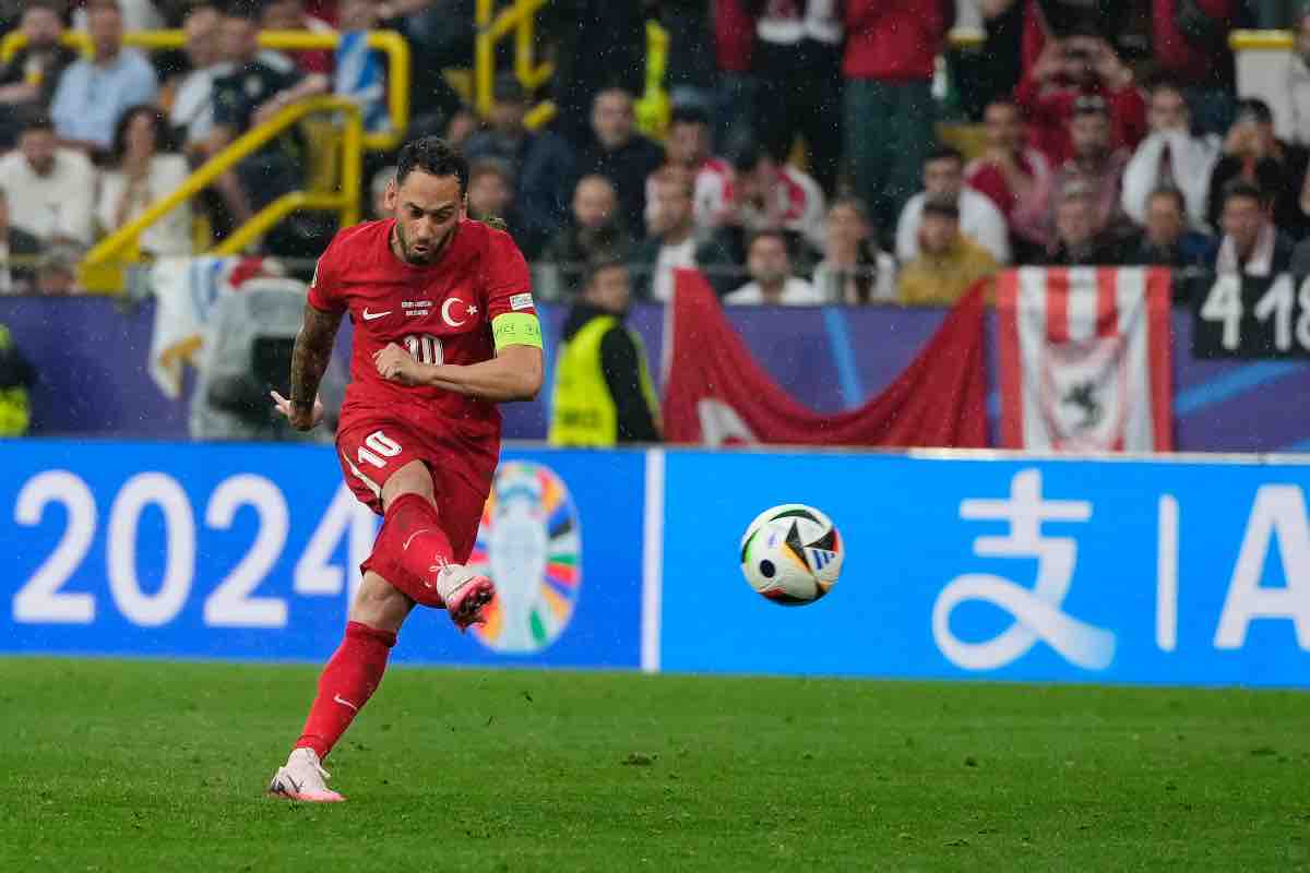 Contatti Bayern-Calhanoglu, Inter irritata 