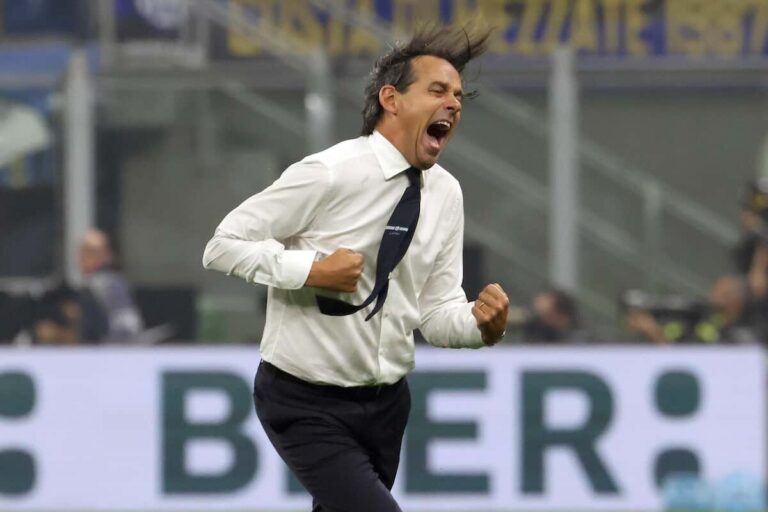 Simone Inzaghi sorride, entrambi prossimi al rientro