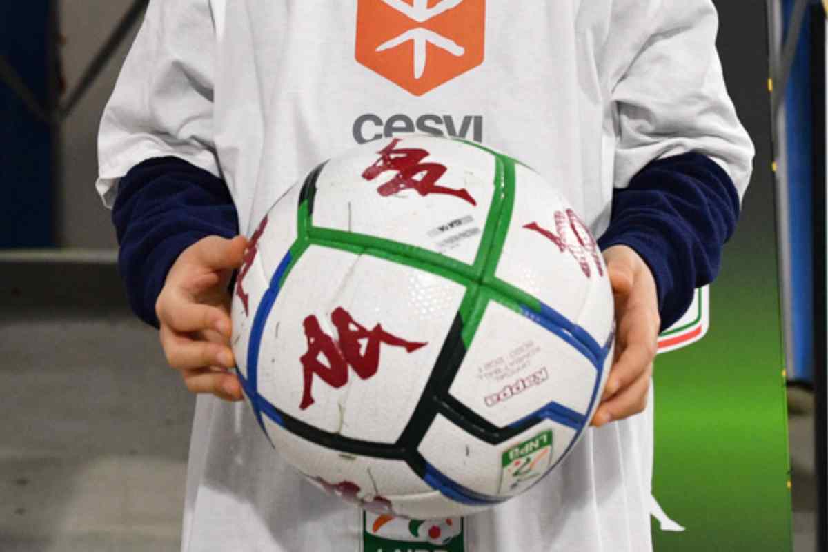 Bambino accoltellato a Napoli per un pallone