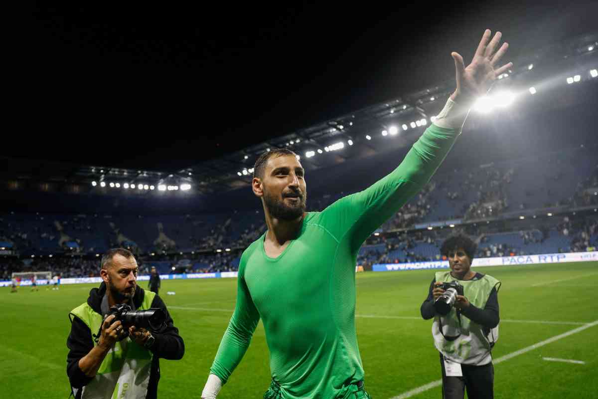 Donnarumma saluta 