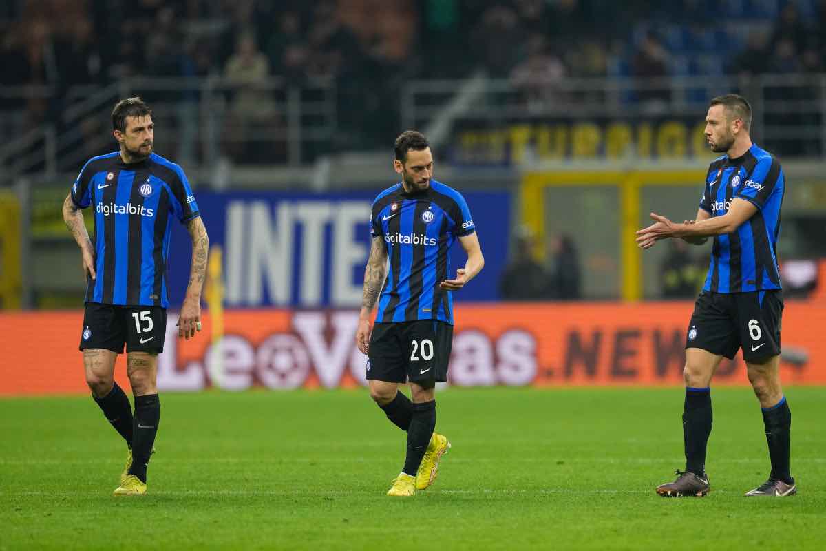 Acerbi, Calhanoglu e De Vrij