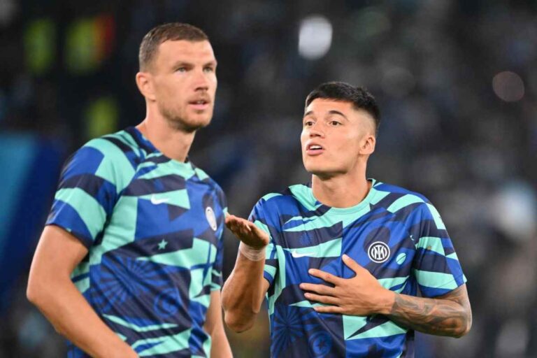 Correa e Dzeko durante il riscaldamento