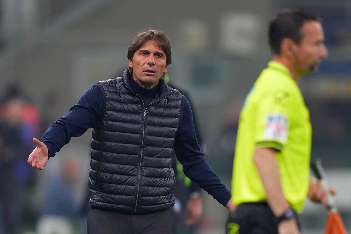 Conte protesta con l'arbitro