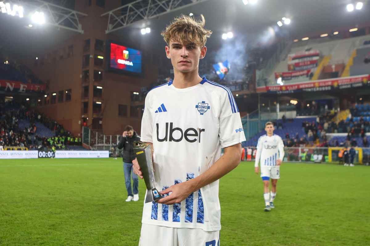 Nico Paz con il premio di MVP