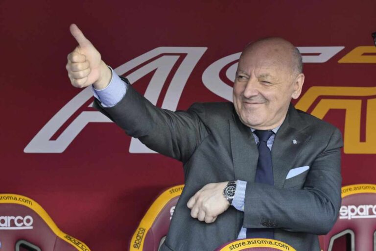 Beppe Marotta sorride