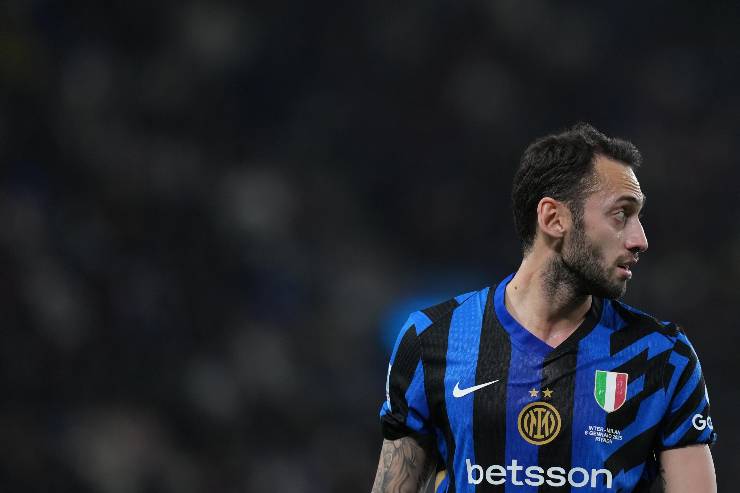 Calhanoglu con l'Inter