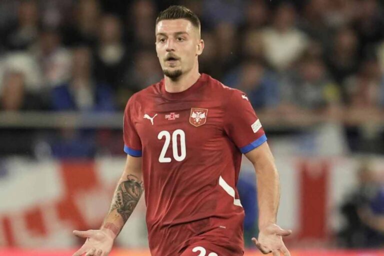 Milinkovic in campo con la Serbia