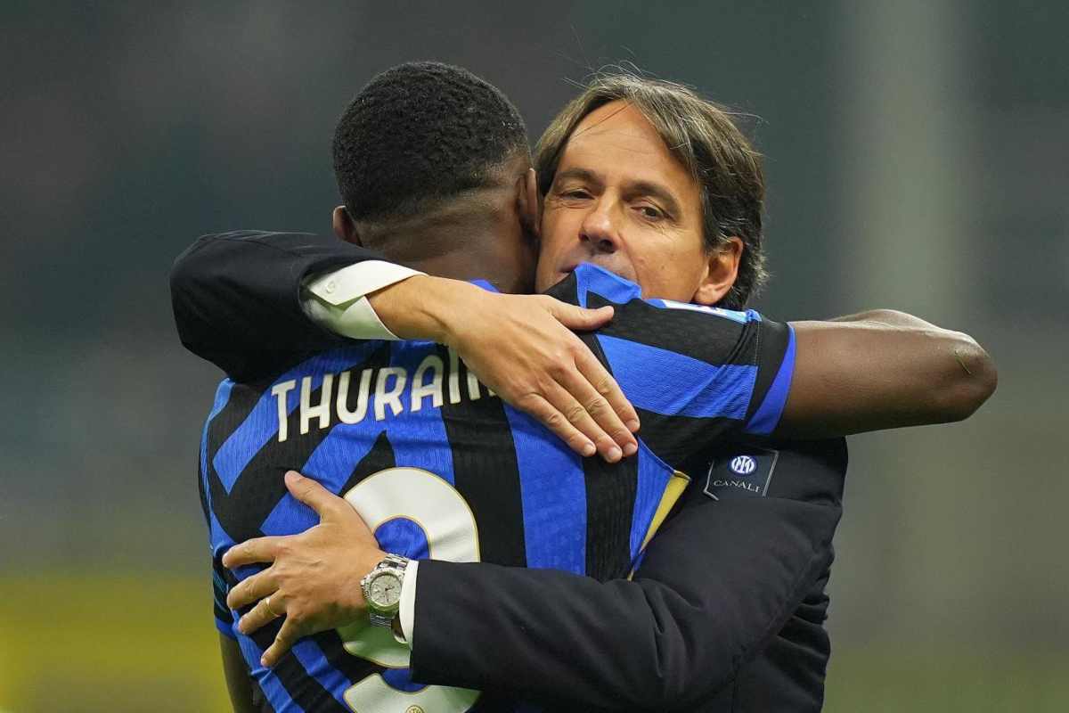 Abbraccio tra Thuram e Inzaghi