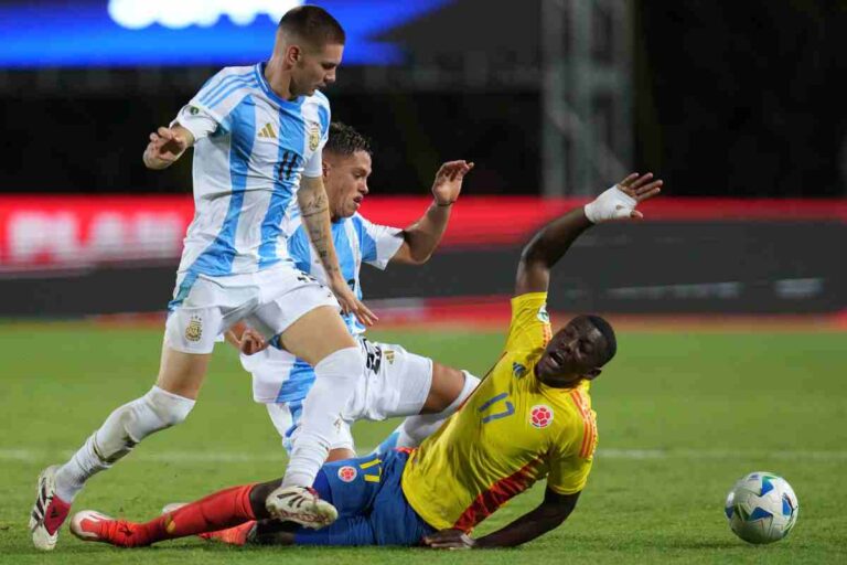 Mastantuono con la maglia dell'Argentina