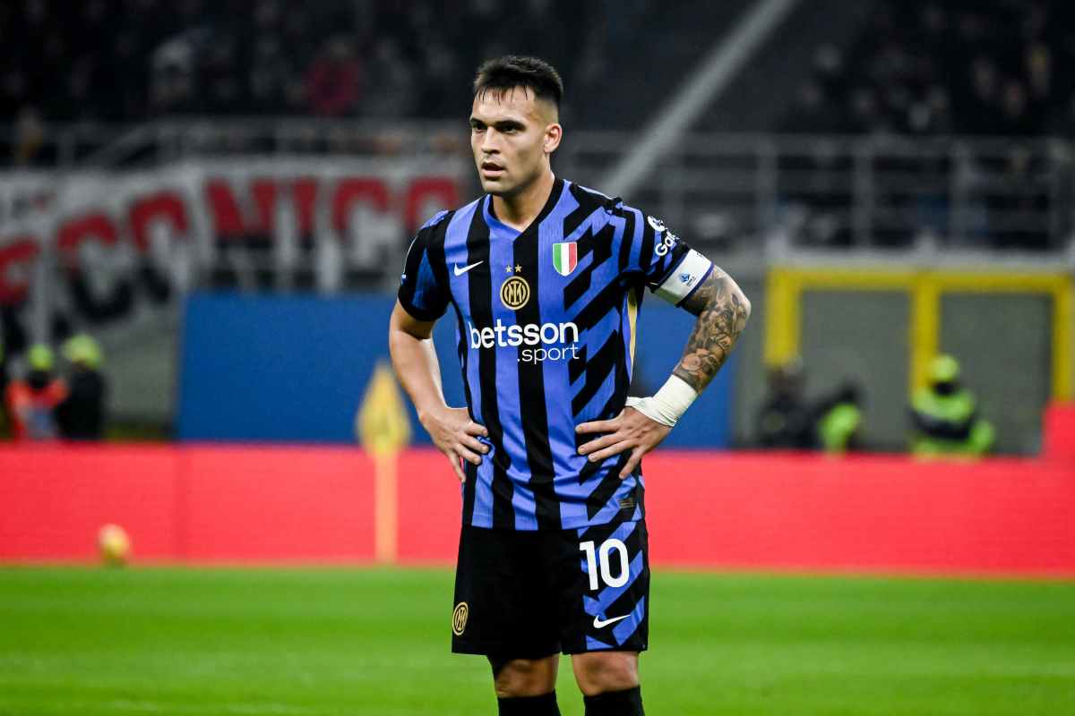 Lautaro Martinez primo piano serio