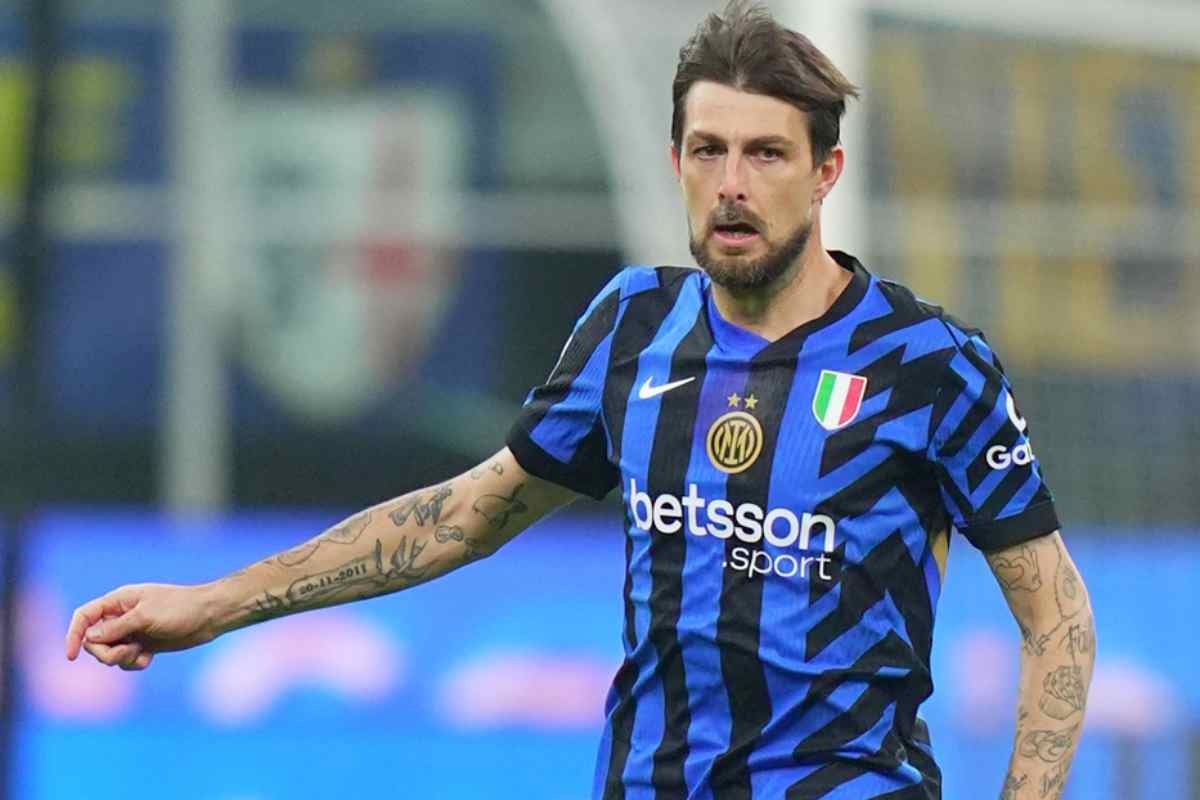 Acerbi in campo con la maglia dell'Inter