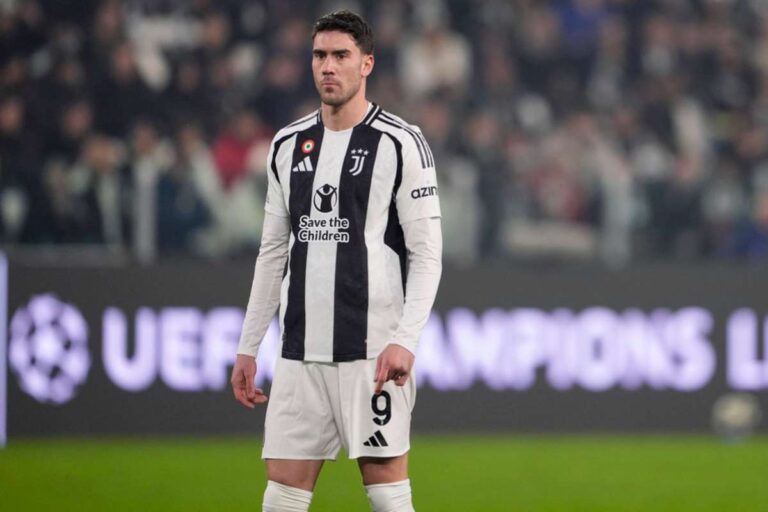 Vlahovic in campo con la Juventus